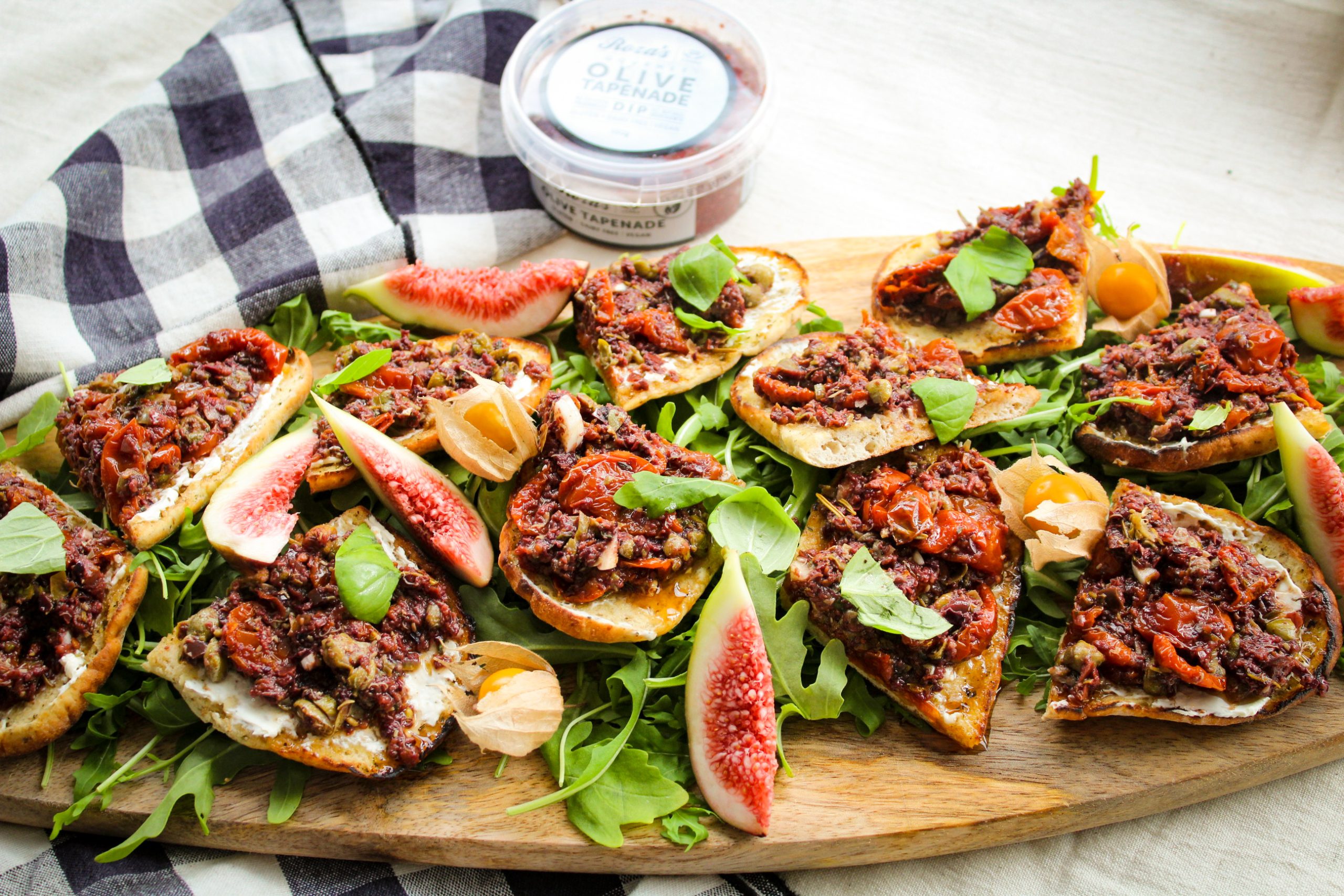 Super Easy Olive Tapenade Bruschetta Roza S Gourmet